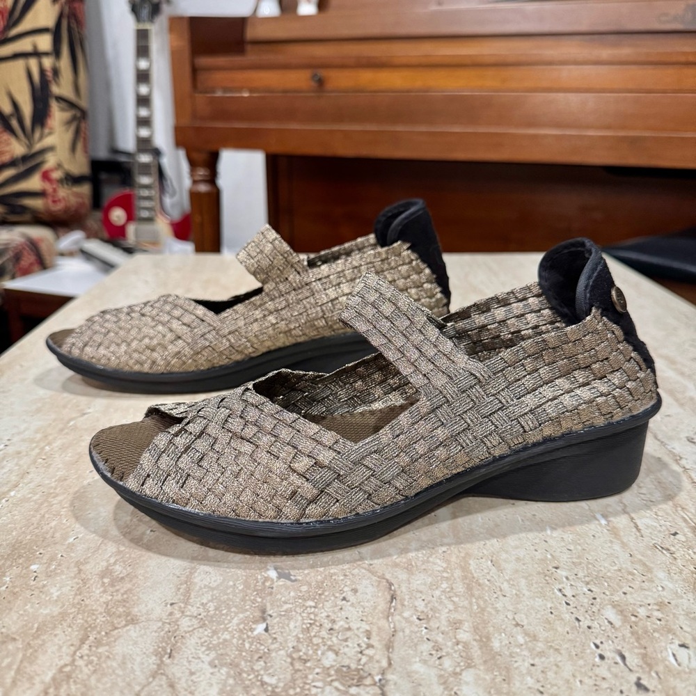 bernie mev. Women's Woven Sandals in Tan and Black